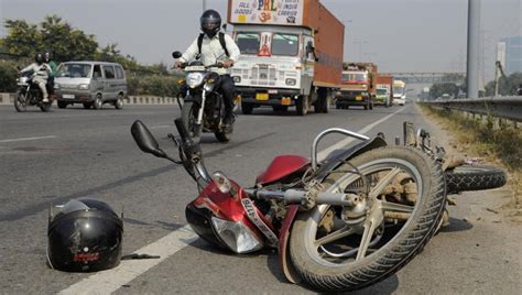 バイク事故 死亡 芸能人 - なぜ彼らは常に危険と隣り合わせなのか？